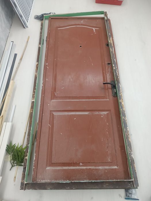 Срочно продается входная дверь железная