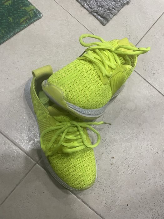 Дамски маратонки различни видове