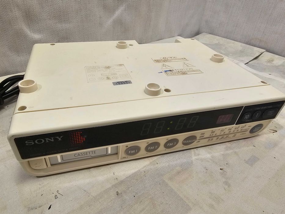 Tuner Sony ICF-C560L defect dezmembrez nu se aude