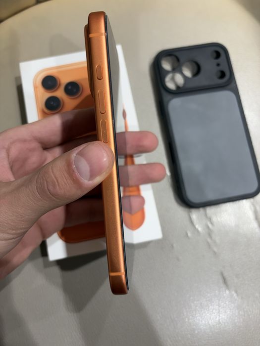 Продаю айфон 17 про е сим