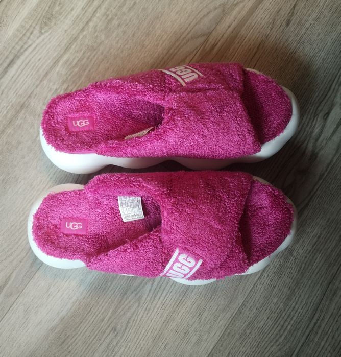 UGG  чисто НОВИ  чехли