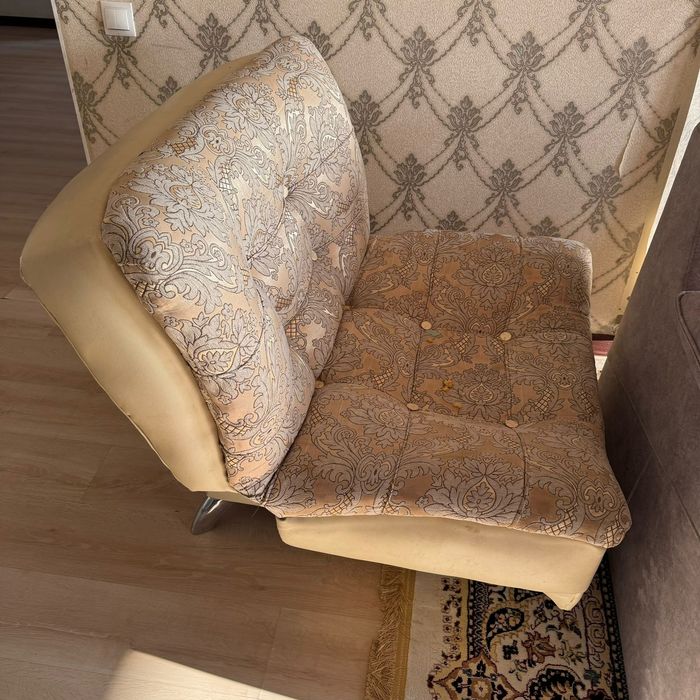 Продам диван б/у.