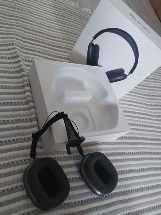 Air pods MAX! Очень схожи с оригиналом