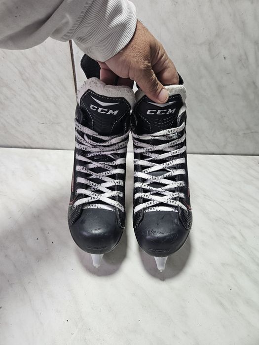 Patine 34 hochei hockey  CCM RBZ 40 marime 35  (  22,5 cm)
