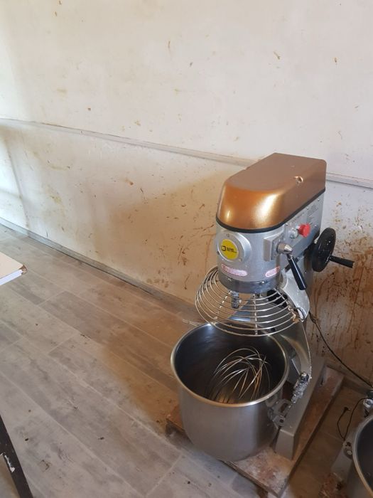 Tort va perojni pishirish uskunalari