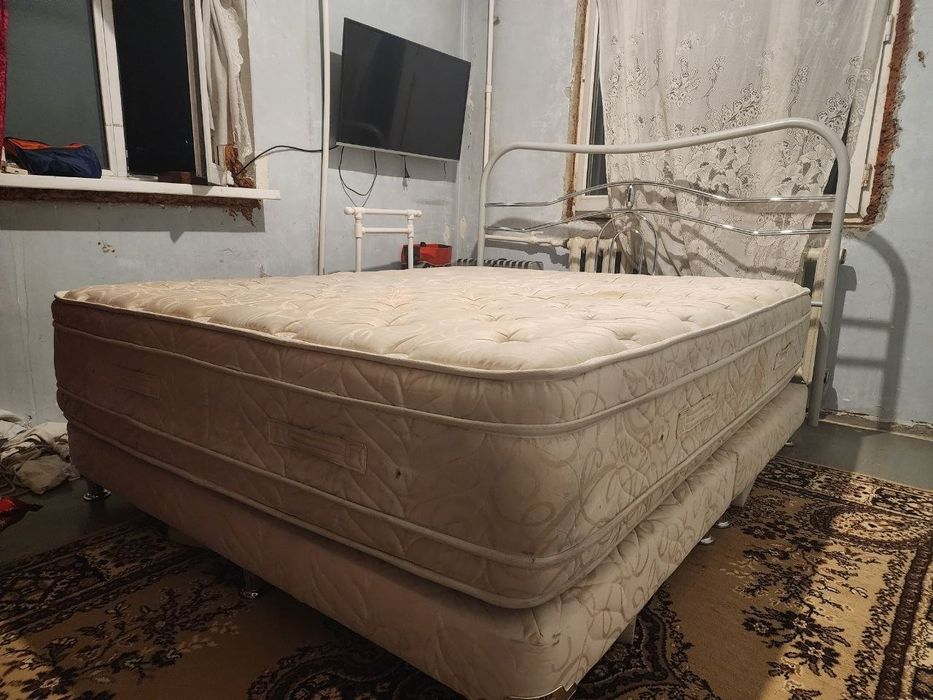 Двухспальная кровать