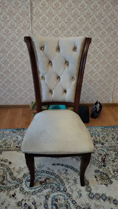 Срочно)Продам стол со стульями 6 шт