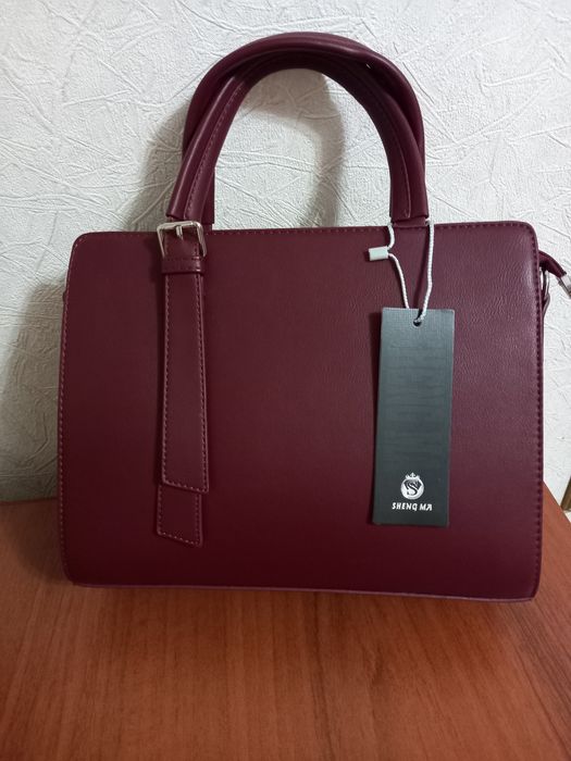 Продам новую женскую сумку.