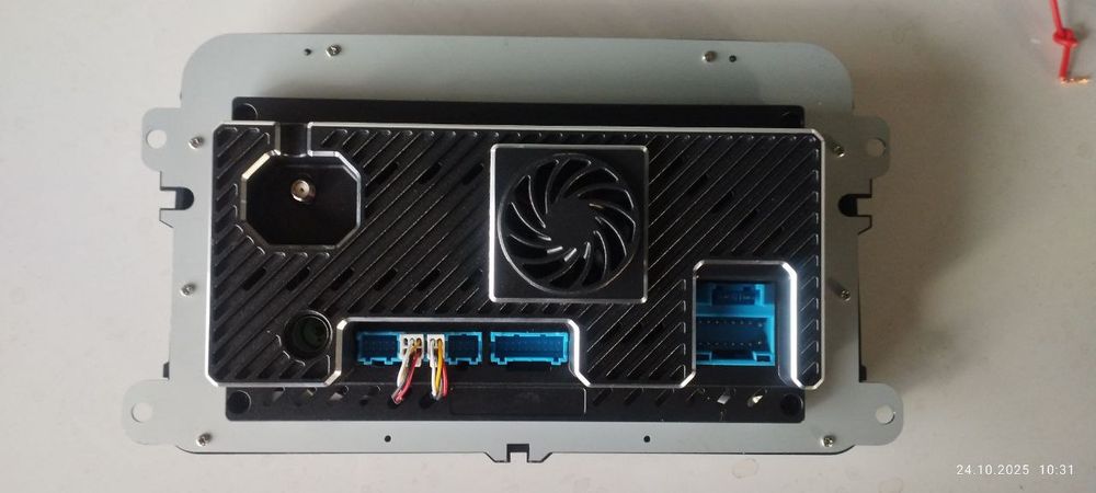 Продам магнитофон андроид для машины Wotswagen