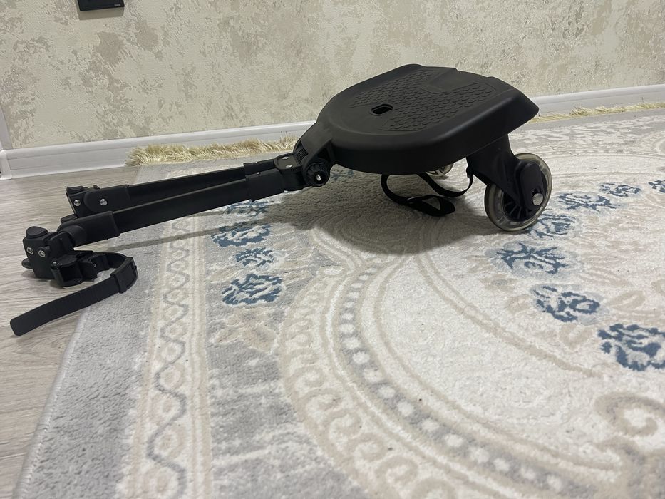 Подножка для второго ребенка. Коляска