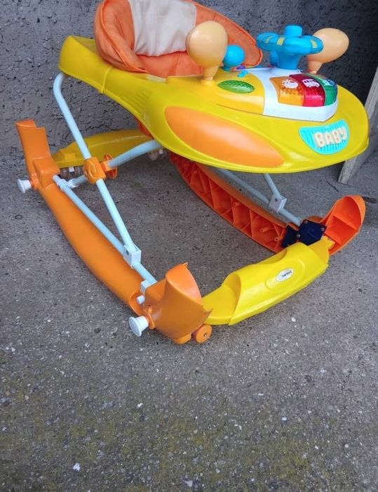 Бебешка проходилка-люлка