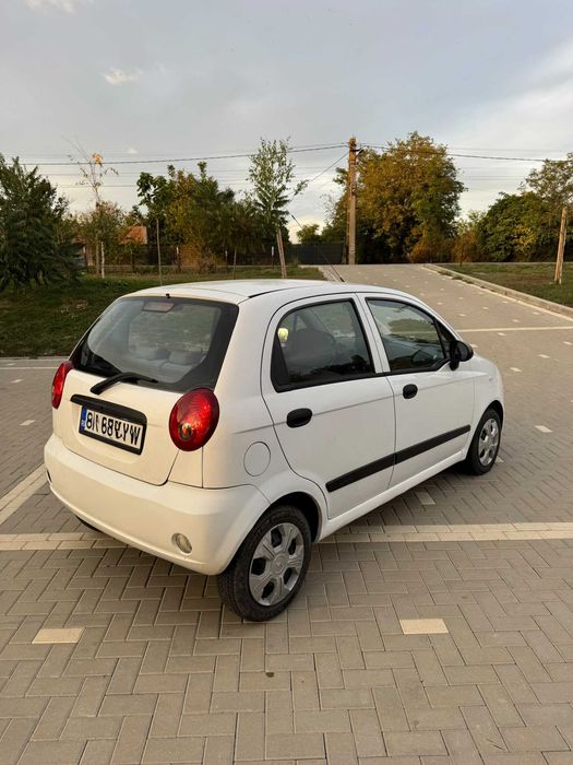 Vând chevrolet spark