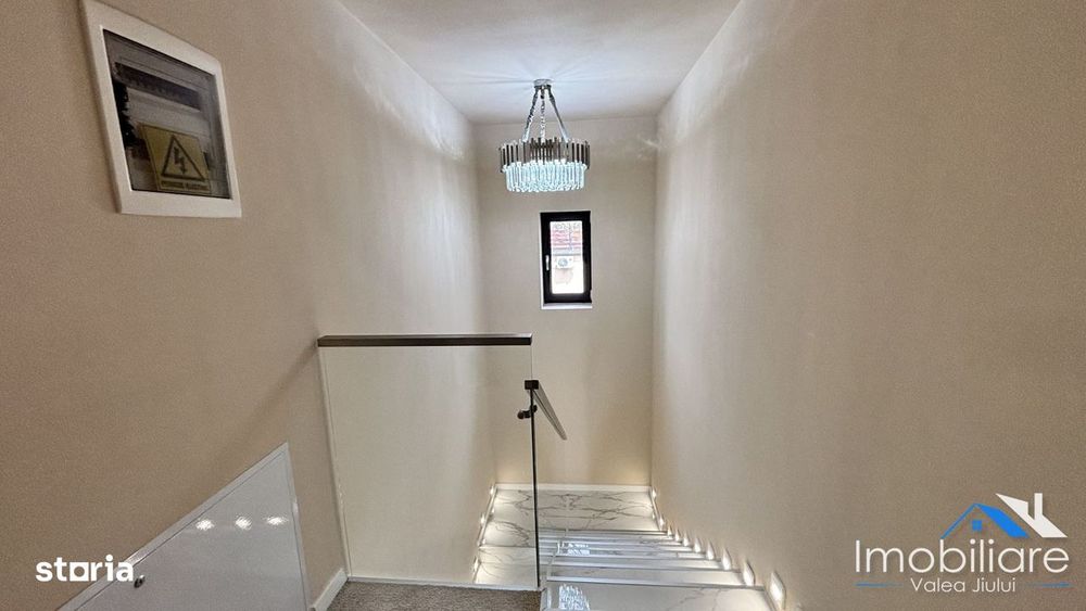 Casa / Pensiune exclusivista - Petrila (Bratianu) | 4 camere cu baie