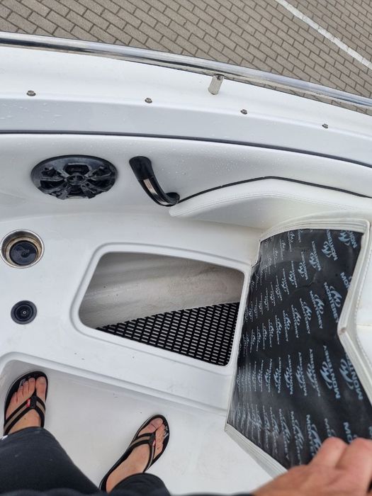 Катер Monterey 217 Blackfin