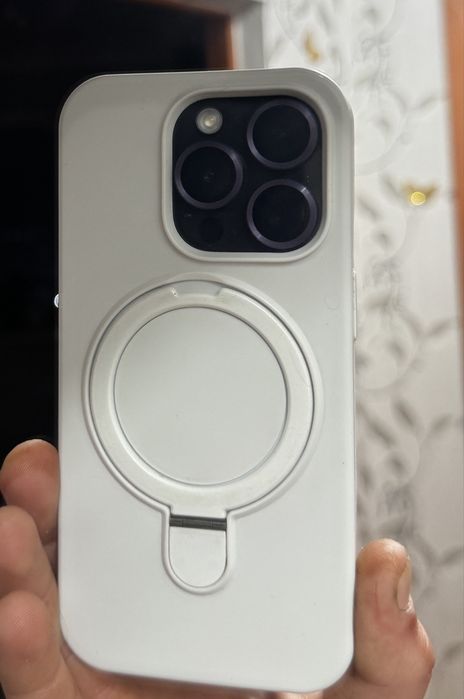 iPhone 15 pro (новый 27 циклов зарядки)
