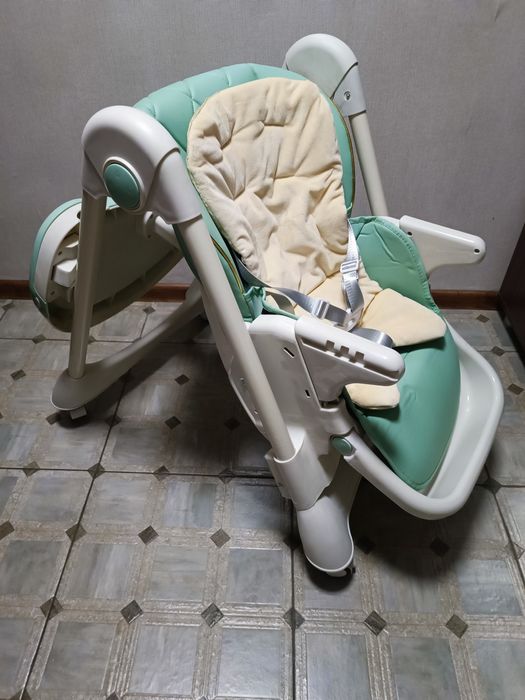 Детские стульчик, столик.