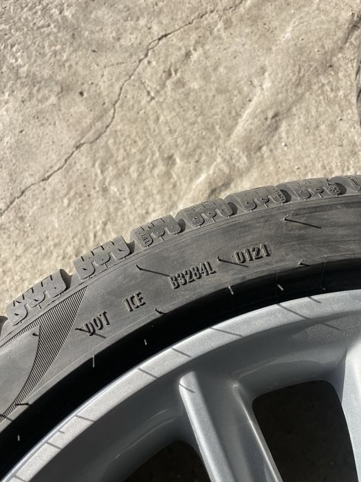 275/35||245/40/19 PIRELLI с джанти BMW