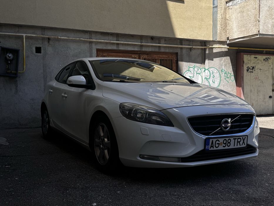 Volvo V40 1.6 Diesel 115 CP – 2013 – Consum mic / Dotări premium