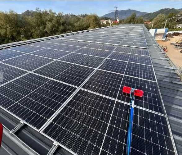 Spalare panouri fotovoltaice/geamuri/jaluzele exterioare/cupole/fatade