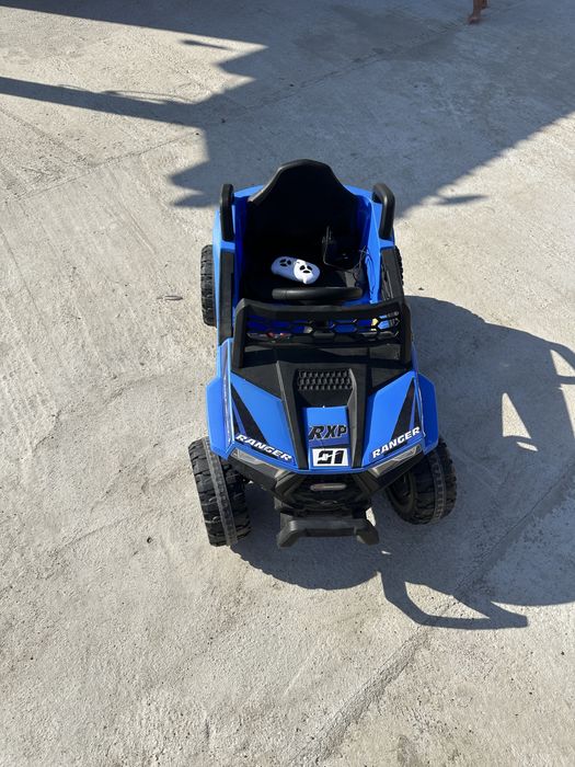 Masina cu telecomanda pentru copii