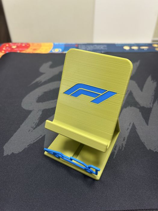 3D принтирана стойка за телефон F1 стил