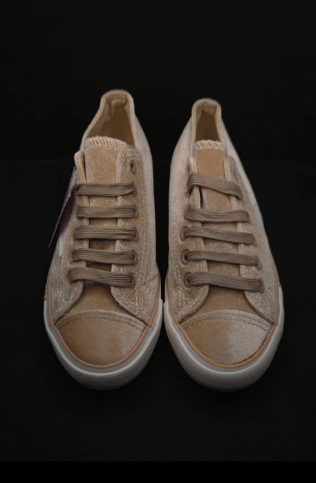 Tenisi dama.catifea bej cu steluță