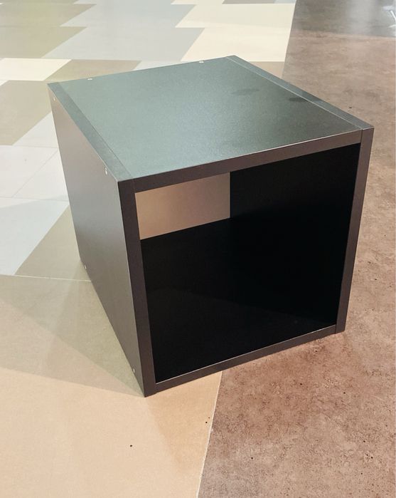 Mobilier showroom haine si manechin