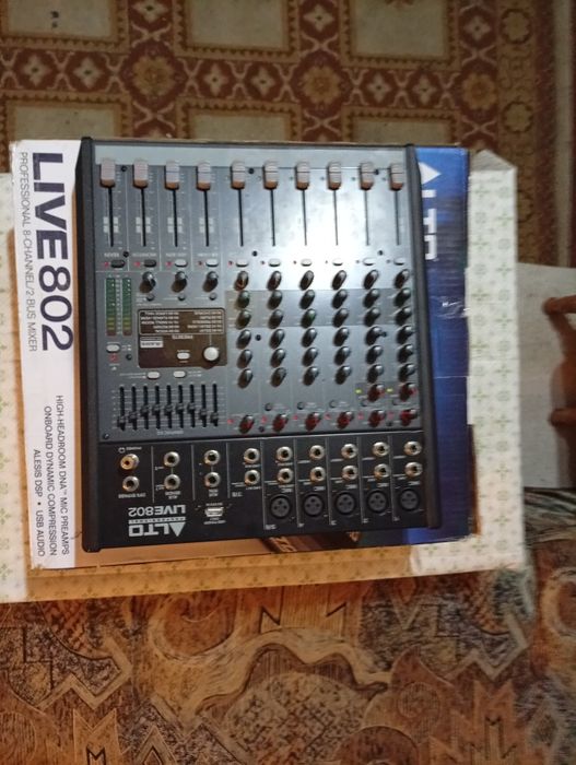 Vind mixer Alto live 802 cu efecte