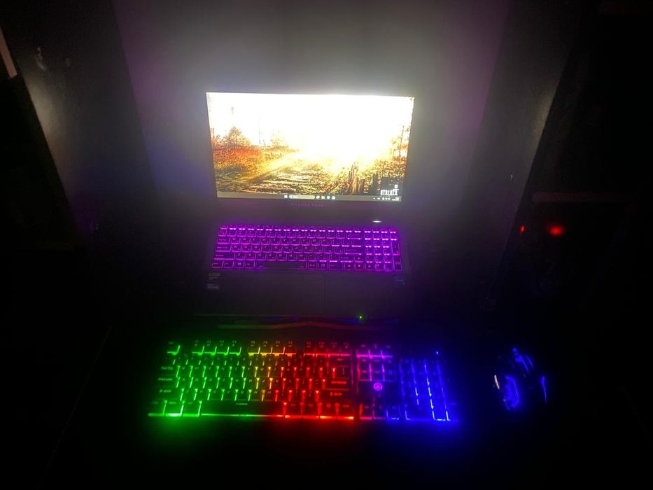 Продам ноутбук второй в подарок