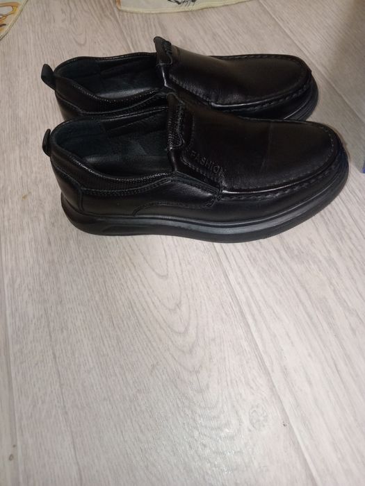 Продам туфли на мальчика. 31р.