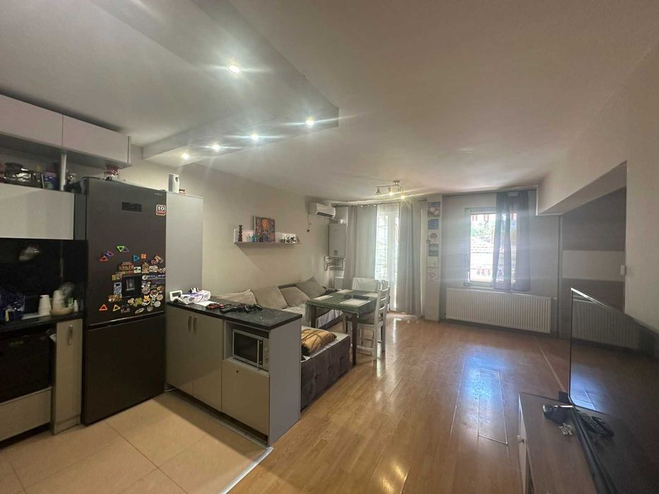 Апрартамент с три спални, 2 санитарни възела  и гараж