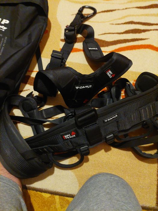 Сбруя Camp, чисто нова + подийом!