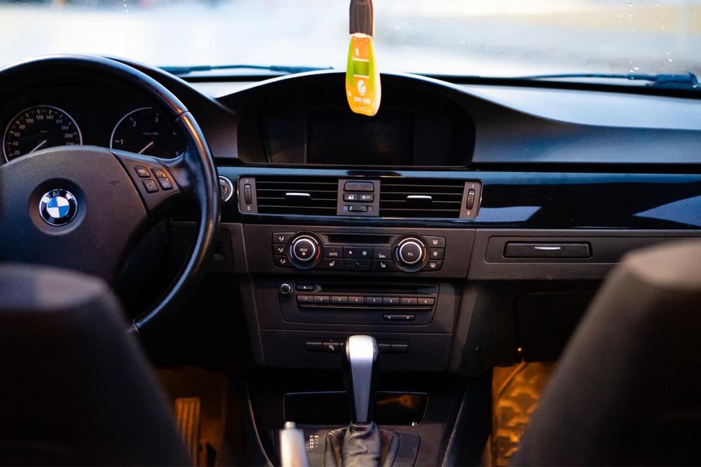 BMW Seria 3 E91 LCI 2011 – 320d 177CP – Automat