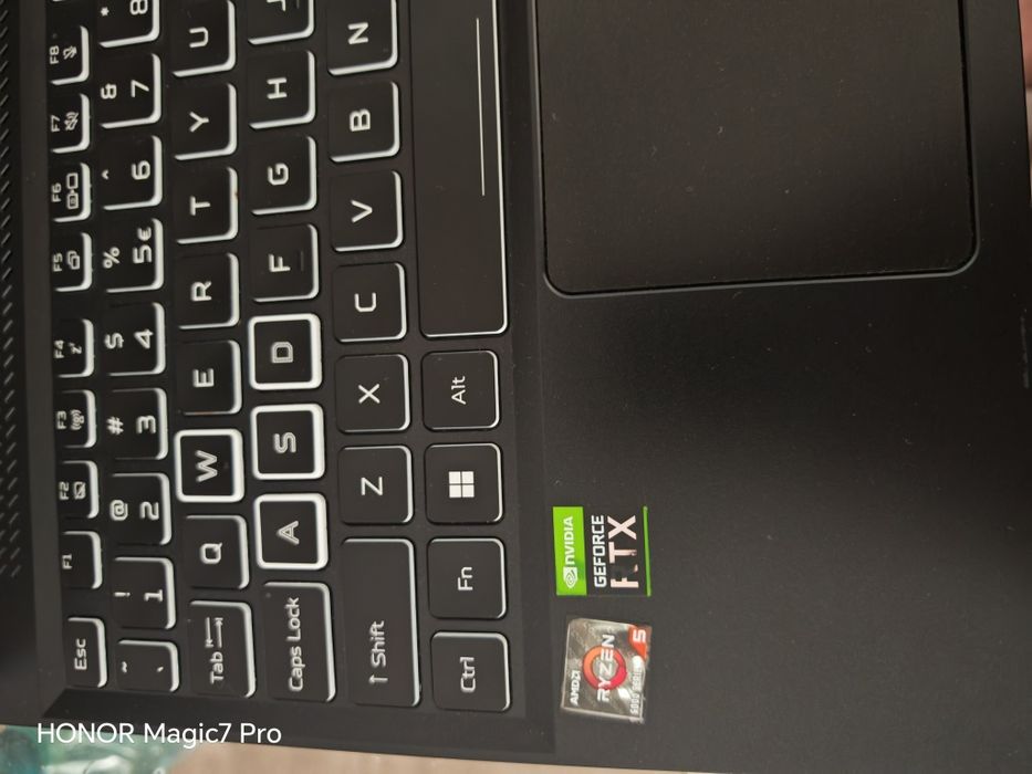 Laptop Acer Nitro 5 + cooler pad + căști wireless myria MG7815