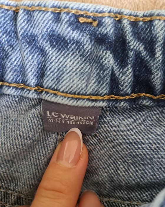 Продам джинсы на девочку 11-12 лет