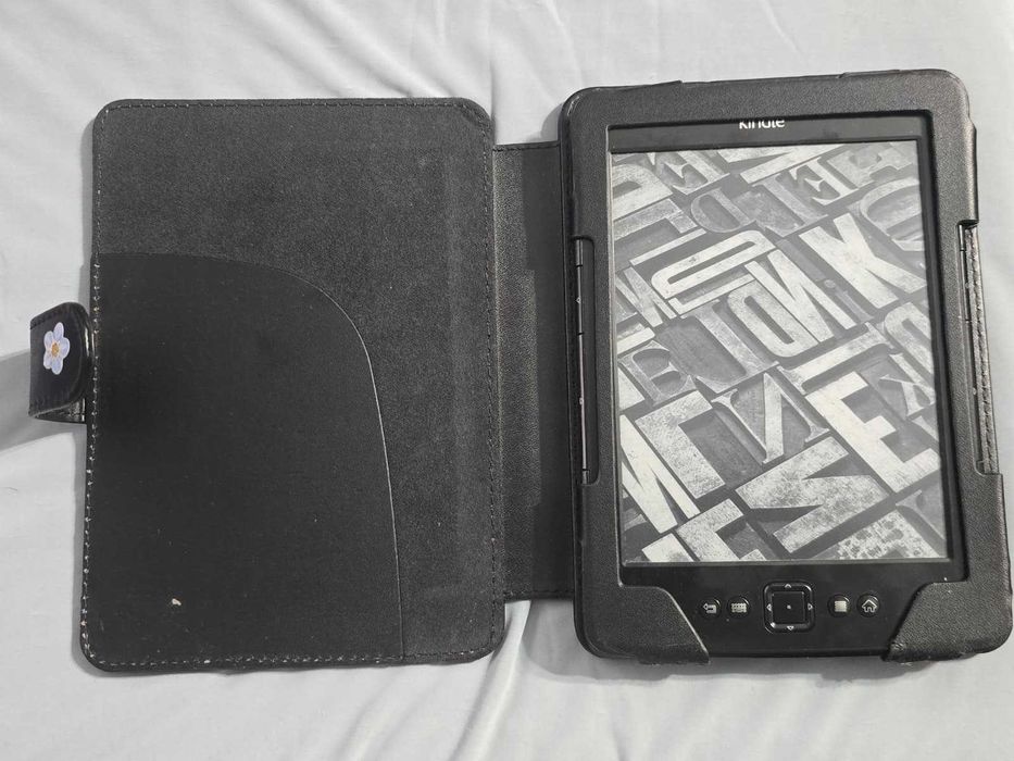 E-reader Amazon Kindle 4th. gen 4 Model D01100 Ecran E-Ink 6 inch Wi-Fi Black