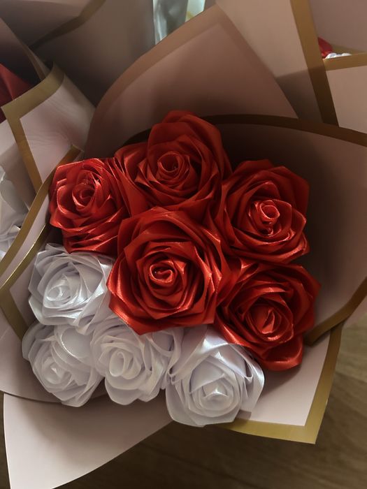 Букеты из атласных роз