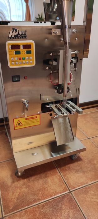 Masina automata de cântărit și impachetat produse granulare