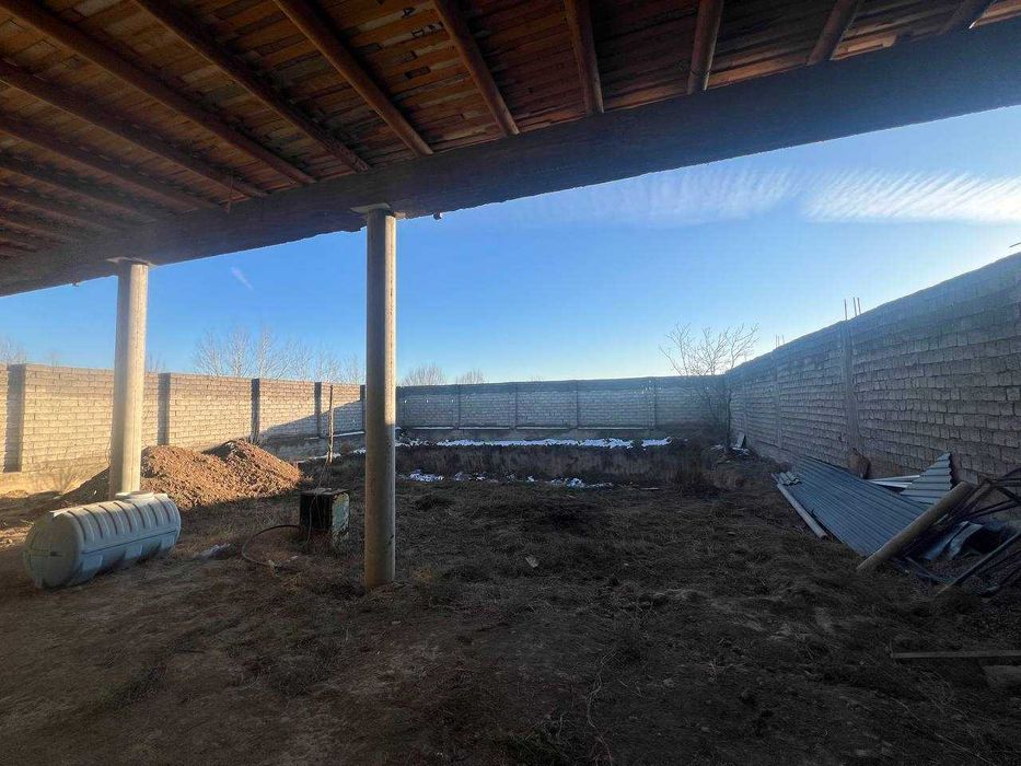 Шахар марказида туртбурчак 4 хонали, 4 сотик ховли сотувда