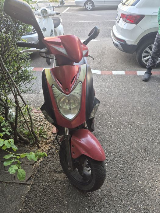 Vând scuter Kymco