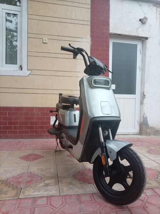 Skuter yaxshi holatda.