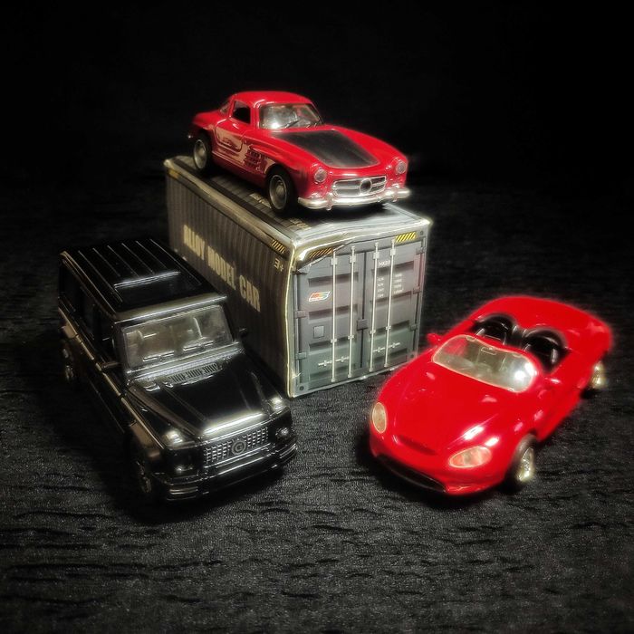 Автомодели Mercedes-Benz, Ford Mustang.