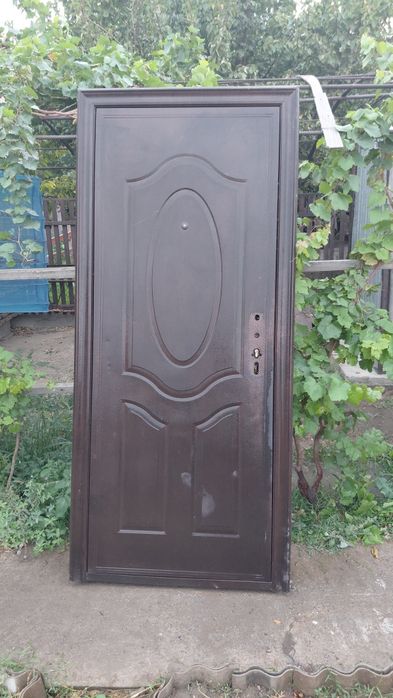 Продаётся двер целая без повреждений