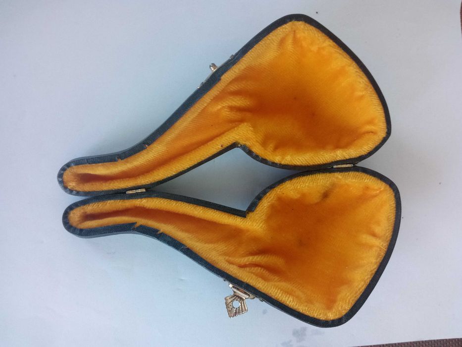 Стилно и красиво ,колекционерско предложение.