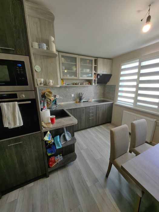 Продавам тристаен апартамент в гр. Перник кв. Изток