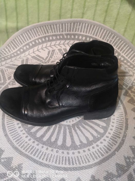 Продавам мъжки елегантни боти,луксозно българско качество(clarks).