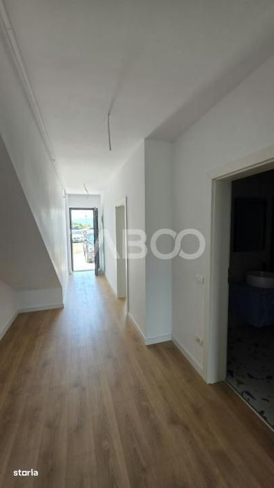 Apartament de vanzare nou nelocuit cu curte proprie si parcare