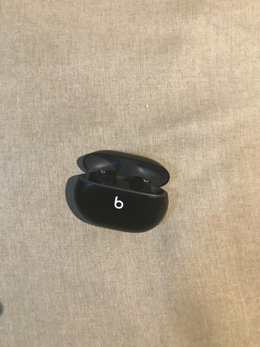 Продаю Срочно Наушники Beats studio buds Оригинал 100%