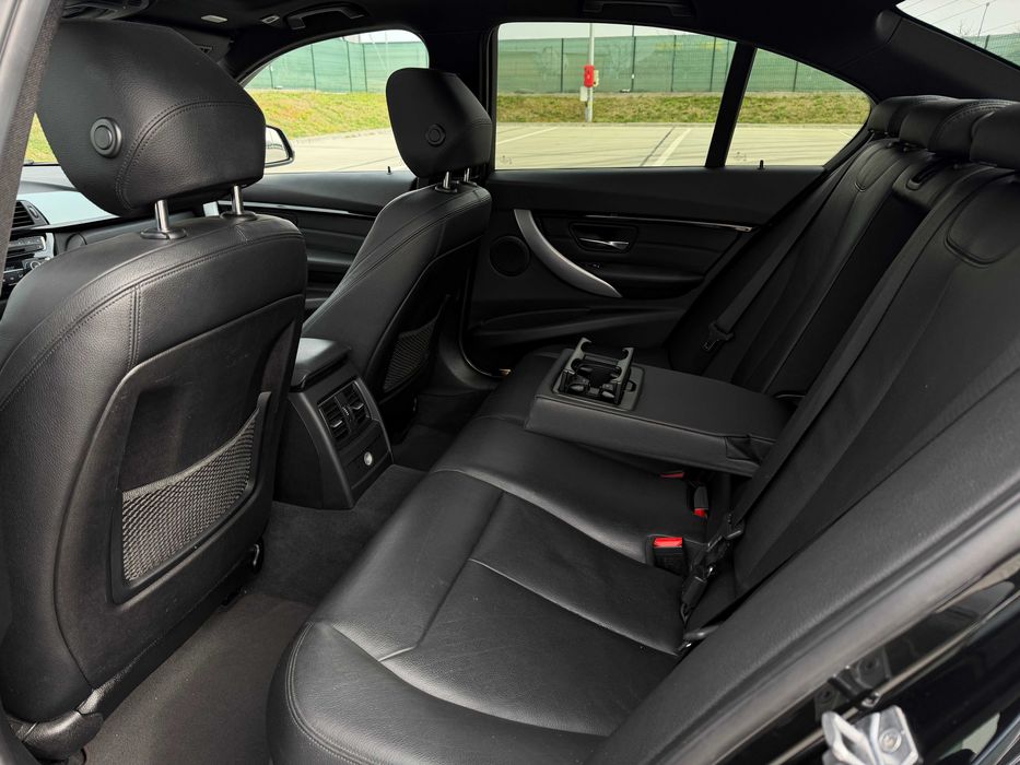 BMW 330e M-Pack Plug-In Hybrid / 2.0 - 252Cp / RATE / Trapa / Full LED / AppleCar Play / Side Assist