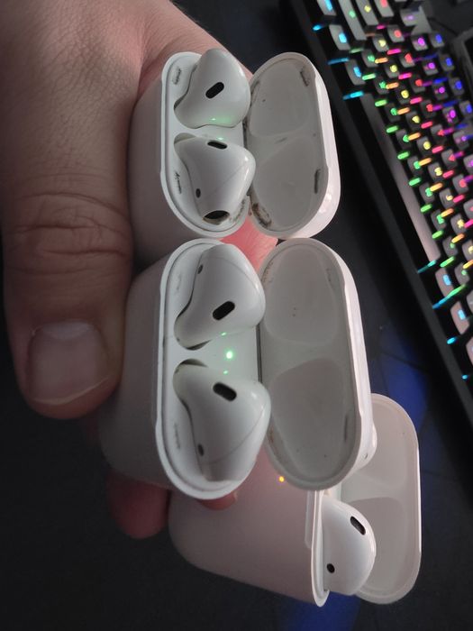 Lot Apple Airpods